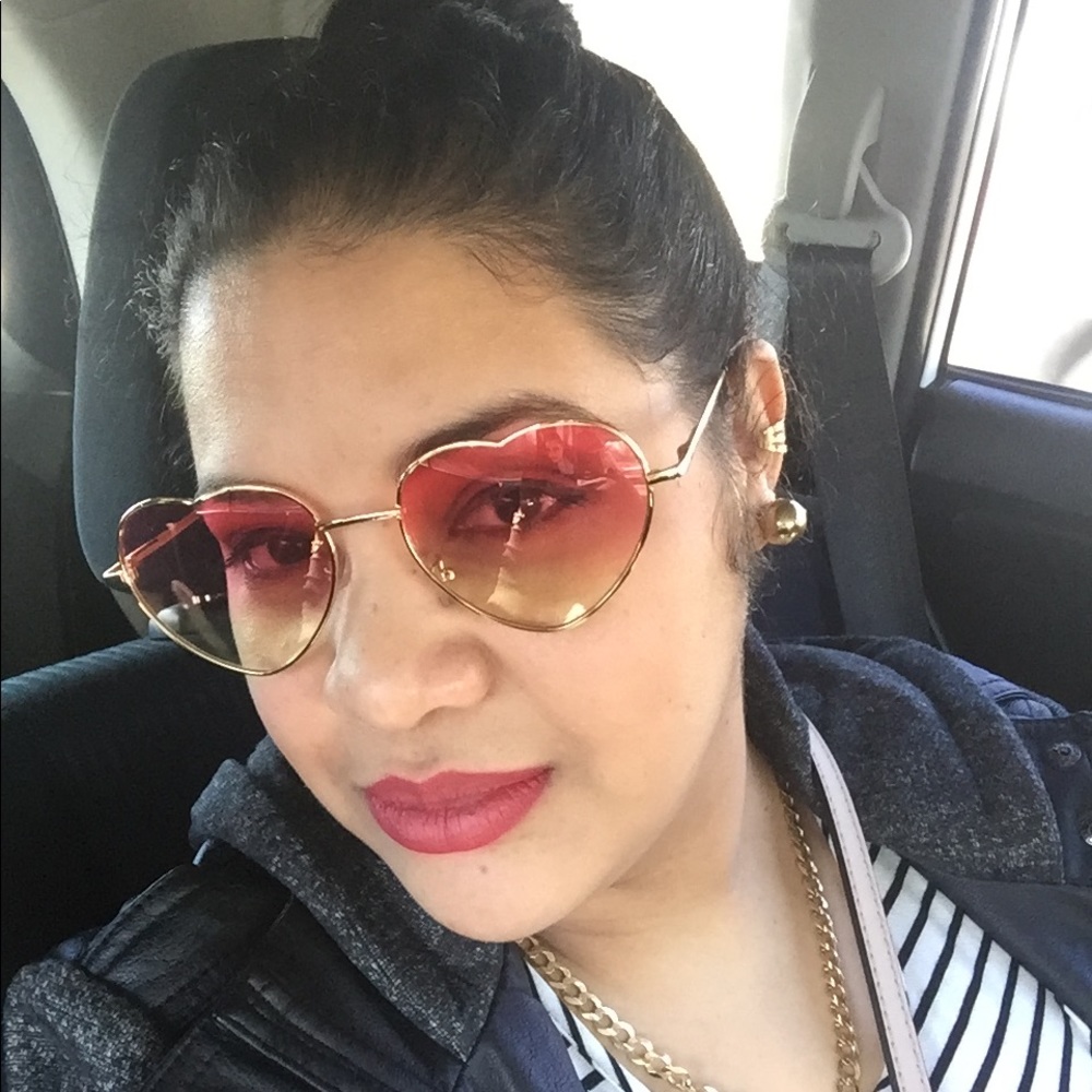 Meet your Posher, Mirna